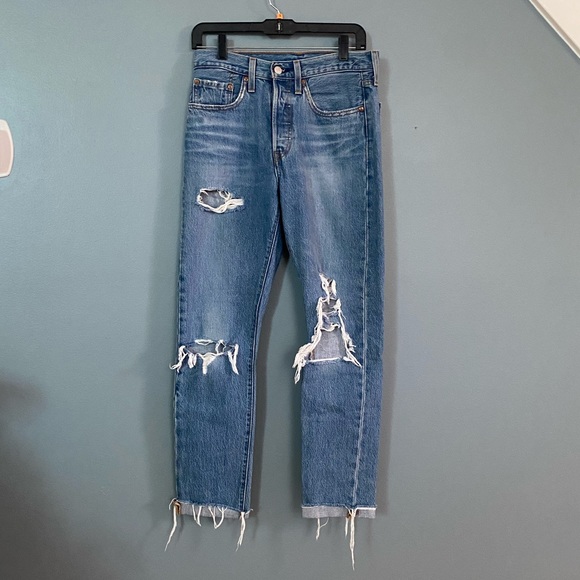 Levi’s 501 Distressed Relaxed Skinny Jean - Picture 1 of 6